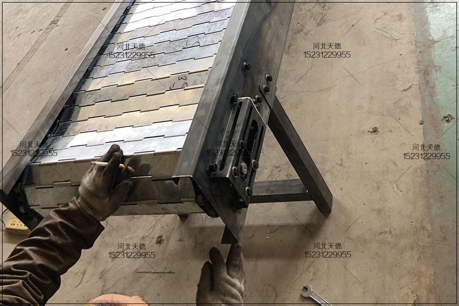 鏈板輸送機(jī)