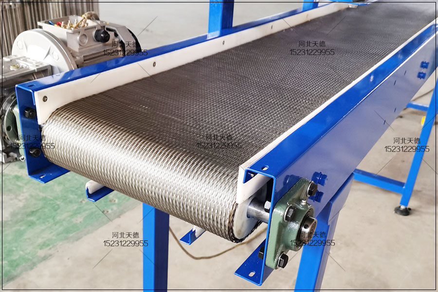 網(wǎng)帶輸送機